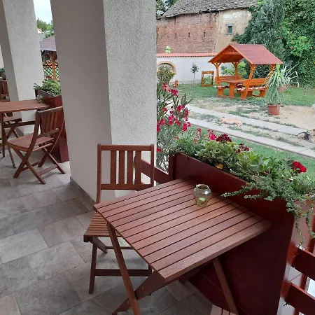 Couette-café Adamko Borkert Haz 3*
