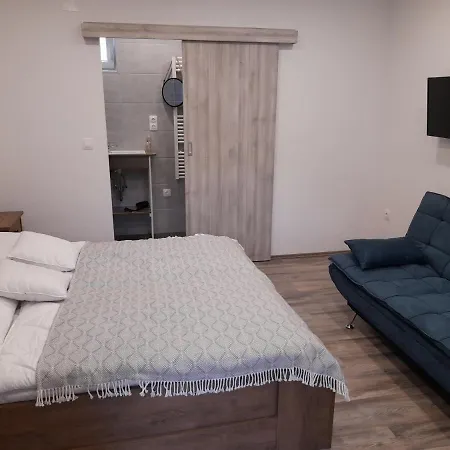 Adamko Borkert Haz Bed & Breakfast *