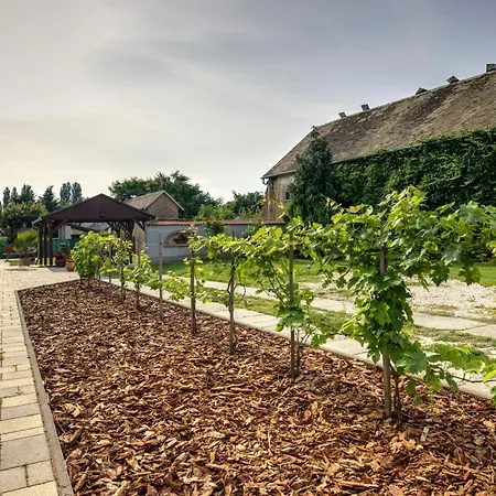 Adamkó Borkert Ház Panzió
