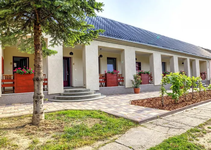Adamko Borkert Haz Bed & Breakfast 3*